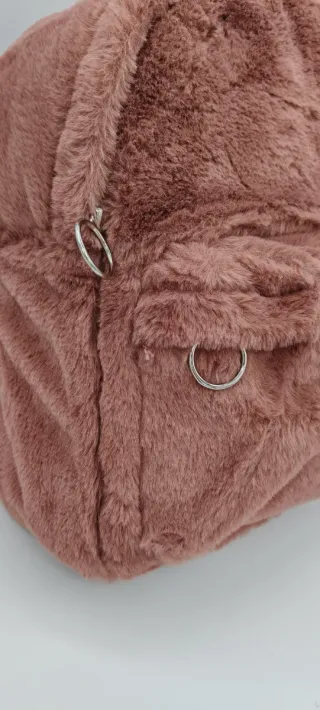 Mochila efecto pelo rosa de Misako