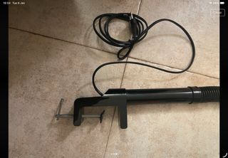 Lampada da tavolo flessibile con morsetto