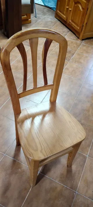 Mesa de pino macizo y 6 sillas a juego
