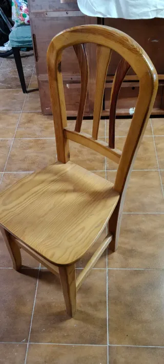 Mesa de pino macizo y 6 sillas a juego