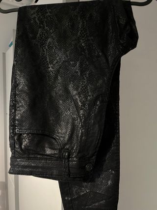 Pantalón polipiel efecto piel serpiente