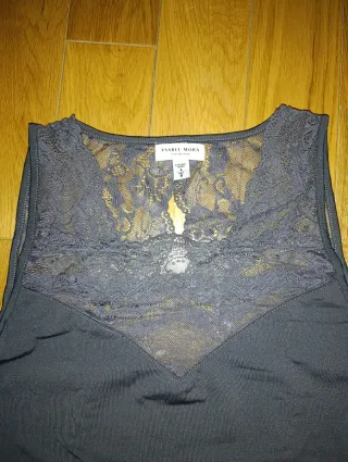 Camiseta térmica sin mangas y con encaje