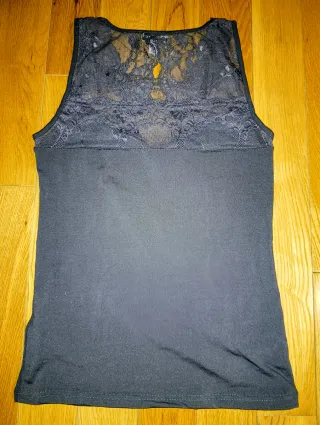 Camiseta térmica sin mangas y con encaje