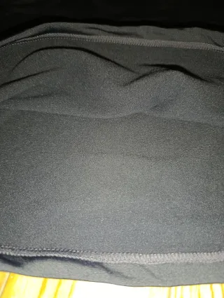 Camiseta térmica sin mangas y con encaje