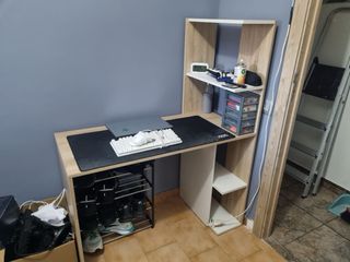 Escritorio madera y blanco