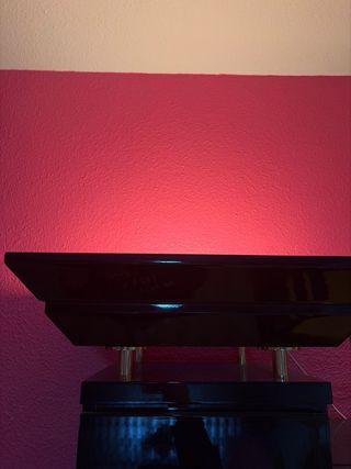 Mueble Salón con cristalera y madera lacada negra