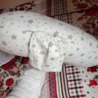 Cojín de lactancia estrellas. Amazon