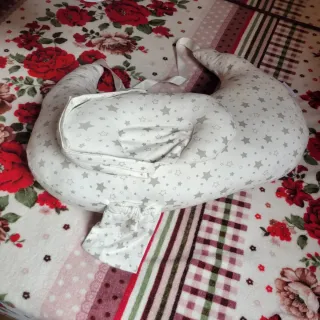 Cojín de lactancia estrellas. Amazon