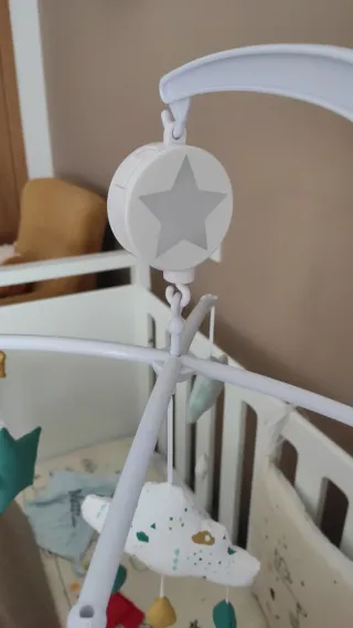 Móvil cuna musical nubes y estrellas