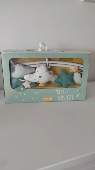 Móvil cuna musical nubes y estrellas
