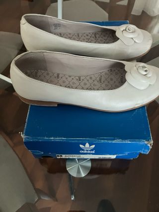 Zapatos comunión blancos con flor