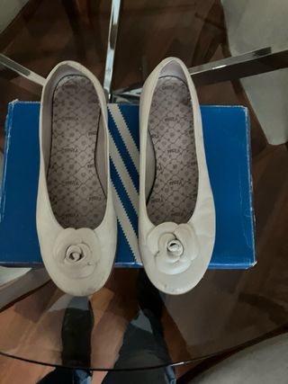 Zapatos comunión blancos con flor