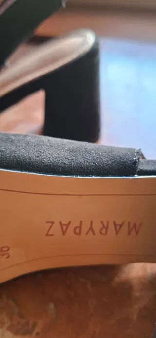 Zapatos de tacón negros para mujer