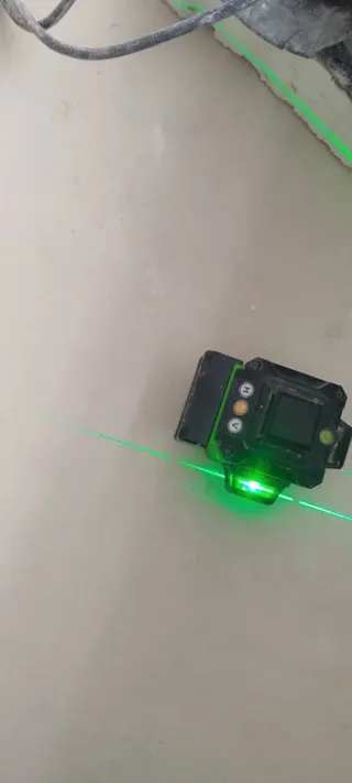 Nivel Láser 4D 16 Líneas sin abrir me costó 32€