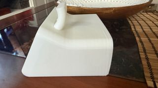 Base de carga magsafe para dispositivos Apple.