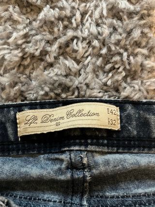 Pantalón vaquero pitillo estampado