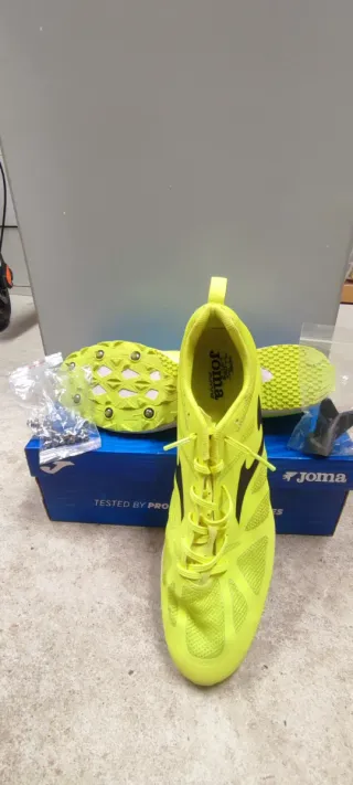 Zapatillas atletismo Joma amarillas