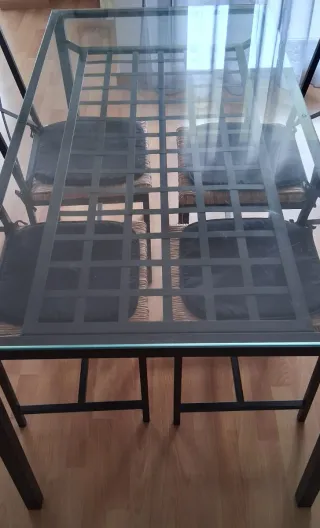 Mesa de comedor y sillas