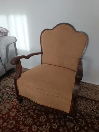 Sillón clásico tela y madera