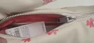 Bolso Desigual blanco con flores rosas