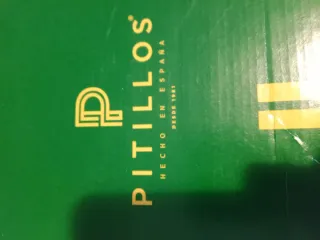 Zapatos de tacón rojos y negros