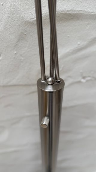 Lámpara de pie metálica diseño curvo con 3 brazos