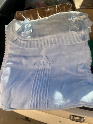 Saco para bebé azul tejido