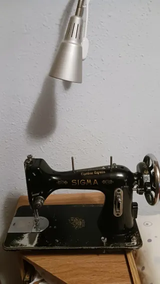 Máquina de coser Sigma antigua