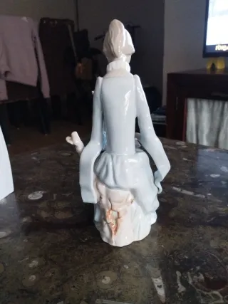 Figura Lladró Mujer Leyendo