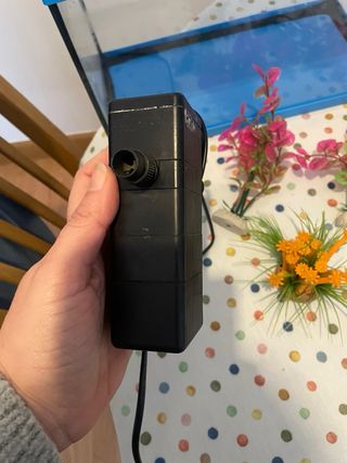 Acuario Aqualantis 15L con decoración