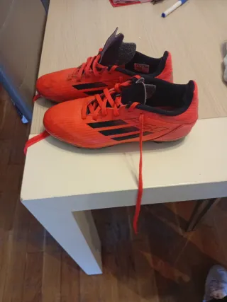 Botas fútbol Adidas T.36 césped artificial