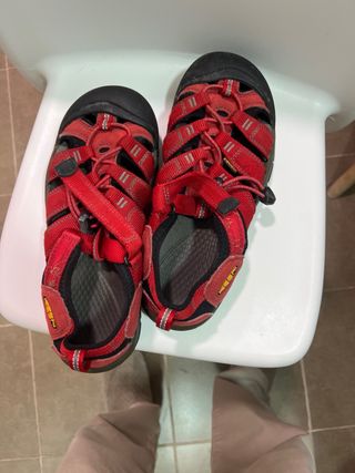 Zapatillas Keen Talla 37 Rojas y Negras