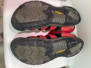 Zapatillas Keen Talla 37 Rojas y Negras