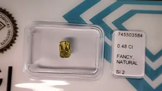 Diamante Fancy Intense Yellow