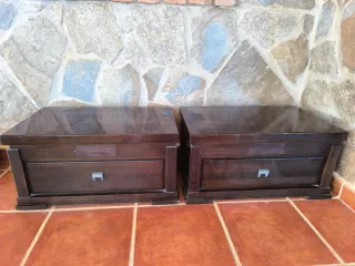 Mesas de noche de madera (2 unidades)
