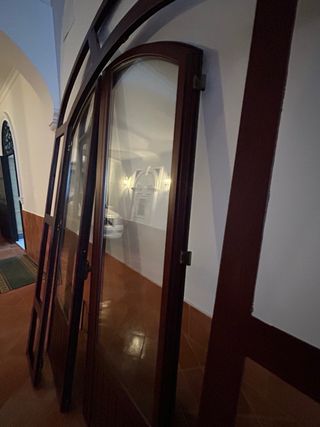 Puertas  de aluminio con arco