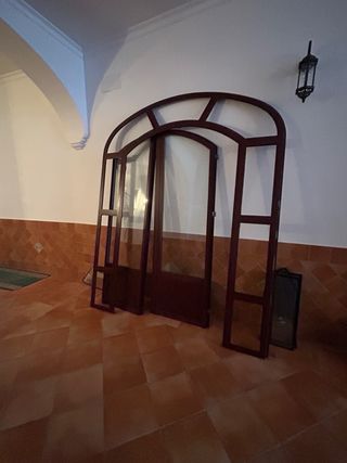 Puertas  de aluminio con arco