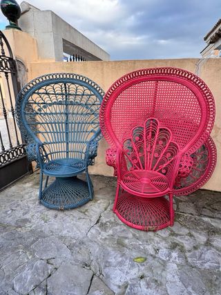 Sillones de mimbre coloridos