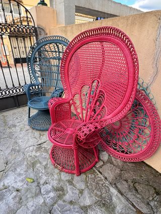 Sillones de mimbre coloridos