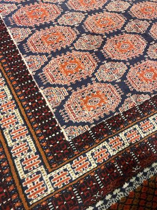 Alfombra antigua diseño geométrico