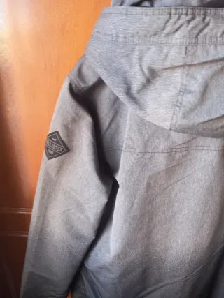 Parka Hollister Gris y Negra Talla M. Forrada Felp