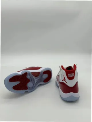 Jordan 11 Retro Cherry Talla 37.5