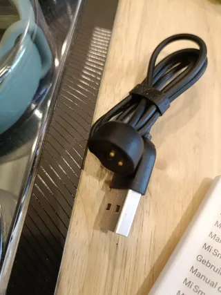 Correas y cargador Xiaomi Band 5 originales.