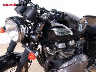 TRIUMPH THRUXTON 900