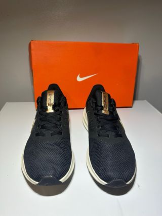 Zapatillas Nike Downshifter 11 Negro/Dorado