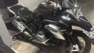 BMW R1200GS Negra con Maletas.