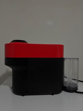 Cafetera Nespresso Roja y Negra