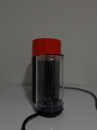 Cafetera Nespresso Roja y Negra