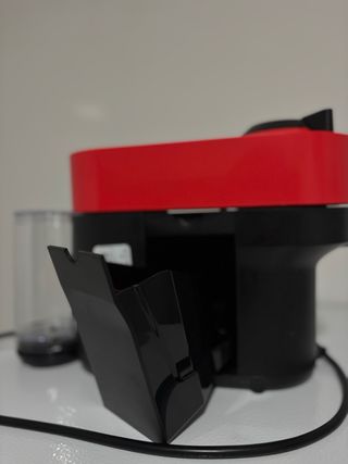 Cafetera Nespresso Roja y Negra
