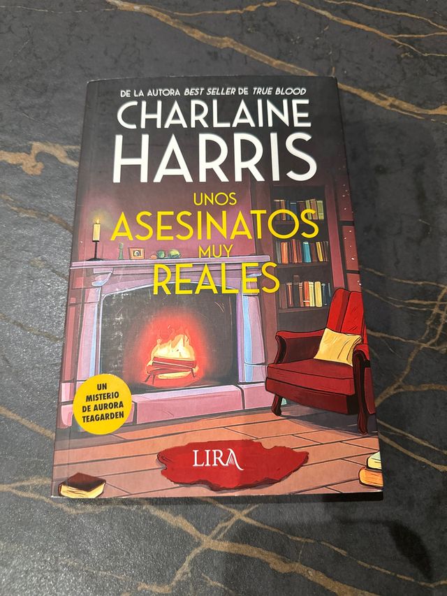 Unos asesinatos muy reales: Un misterio de Auro...